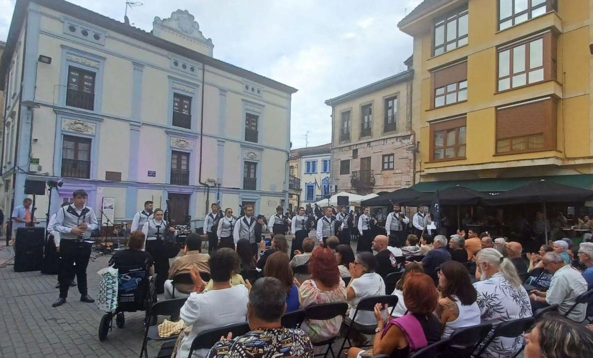 Desfile y festival de bandas de folclore en el marco de "Folk in Grau" | P. T.