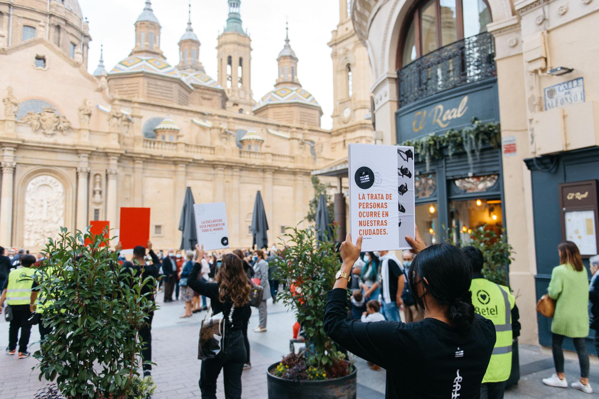 Caminando por Libertad en Zaragoza contra la trata de personas