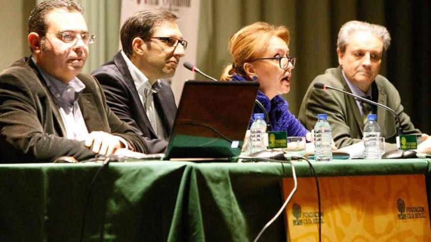 Desde la izquierda: Caramanzana, Martín, Ferreras y Dinisio Alba, presidente de la Hermandad de Jesús Yacente.