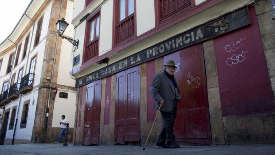 El Ayuntamiento de Oviedo quiere quedarse con el edificio en ruina entre la calle Mon y San Antonio