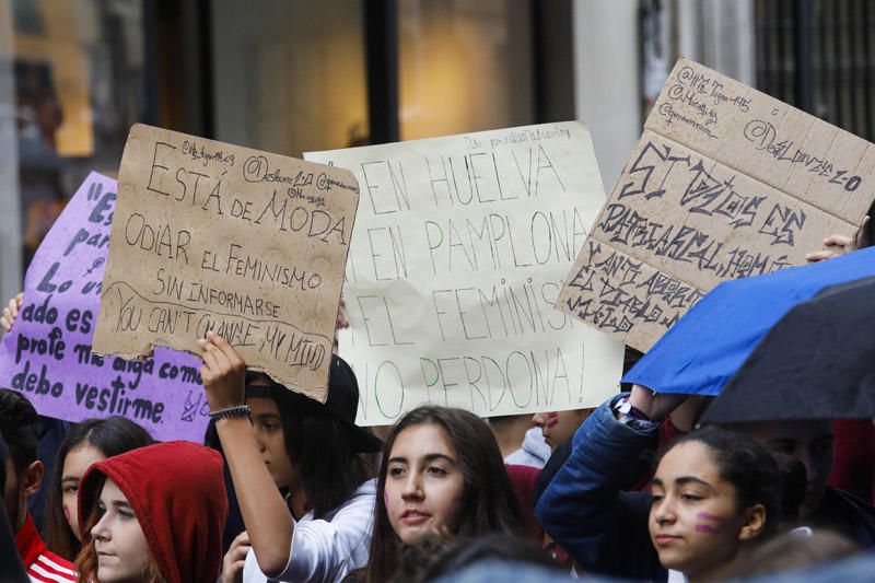 Estudiantes protestan en València contra el machismo en las aulas