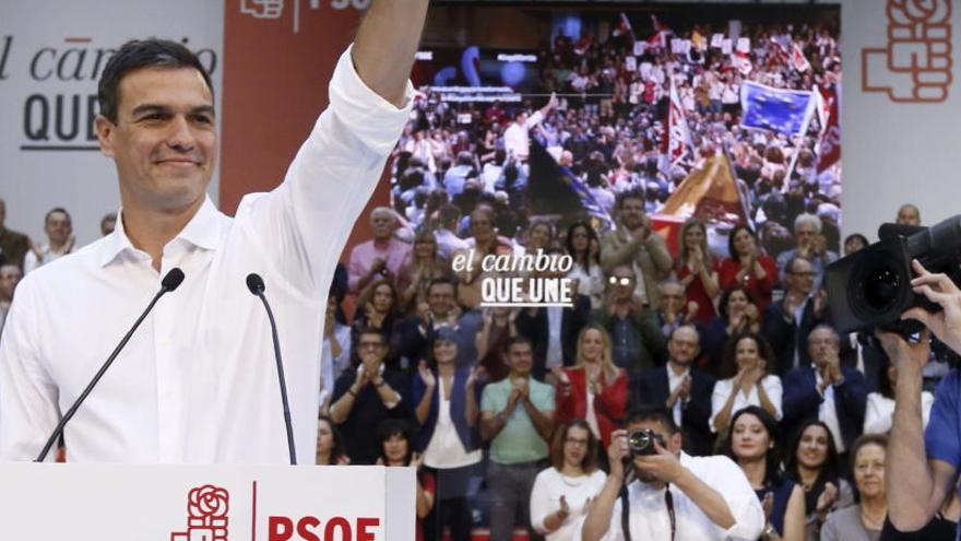 Pedro Sánchez es llança a la precampanya amb els seus candidats