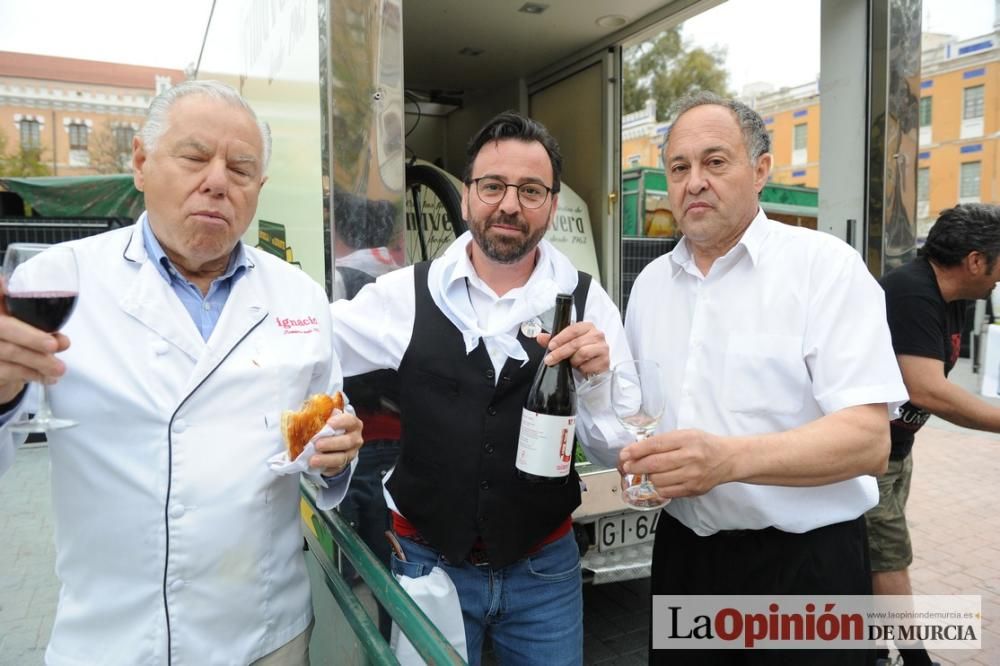 Reparto de pasteles de carne en el Cuartel de Arti