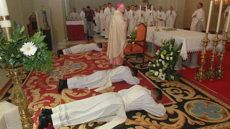 La diócesis celebró la ordenación de sus tres nuevos sacerdotes