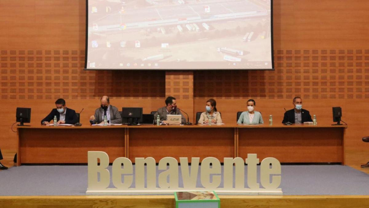 La Comisión de Seguimiento del Puerta del Noroeste de Benavente se ha celebrado esta mañana en el Centro de Negocios. / E. P.