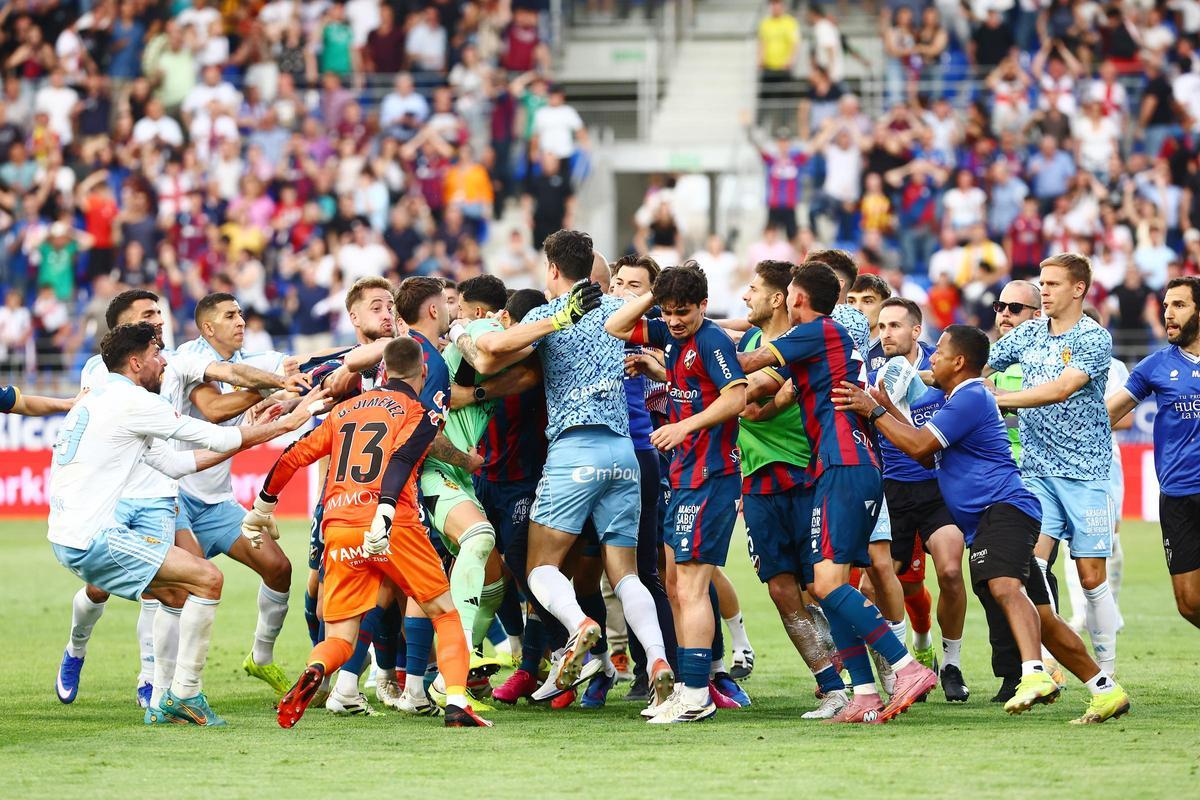 Batalla campal entre los jugadores del Real Zaragoza y del Huesca