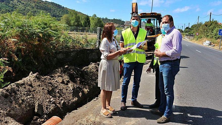 La delegada autonómica y el alcalde, en las obras.