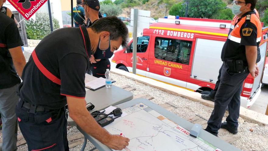 Los bomberos planifican la búsqueda del senderista de 61 años de Pedreguer