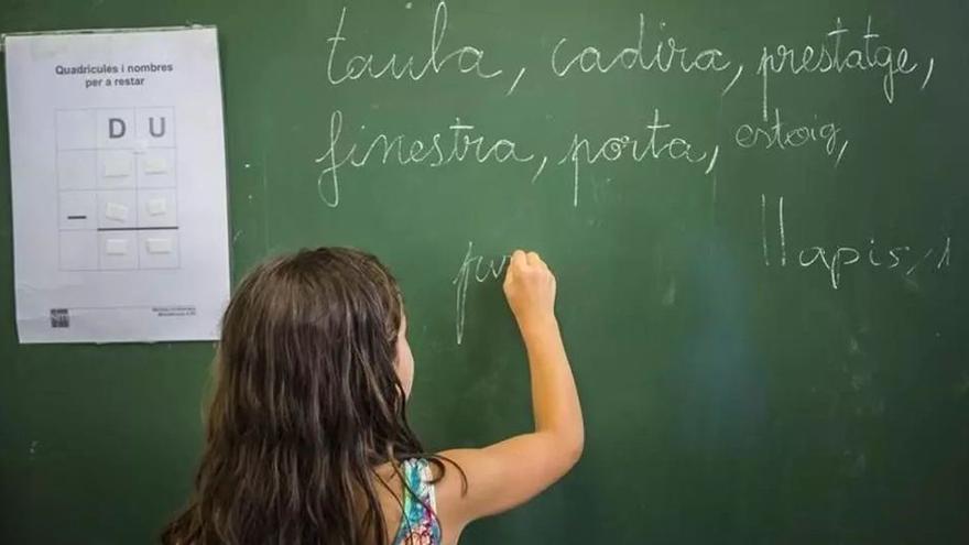 Vila-real convoca nous cursos de valencià per a mares i pares i nouvinguts