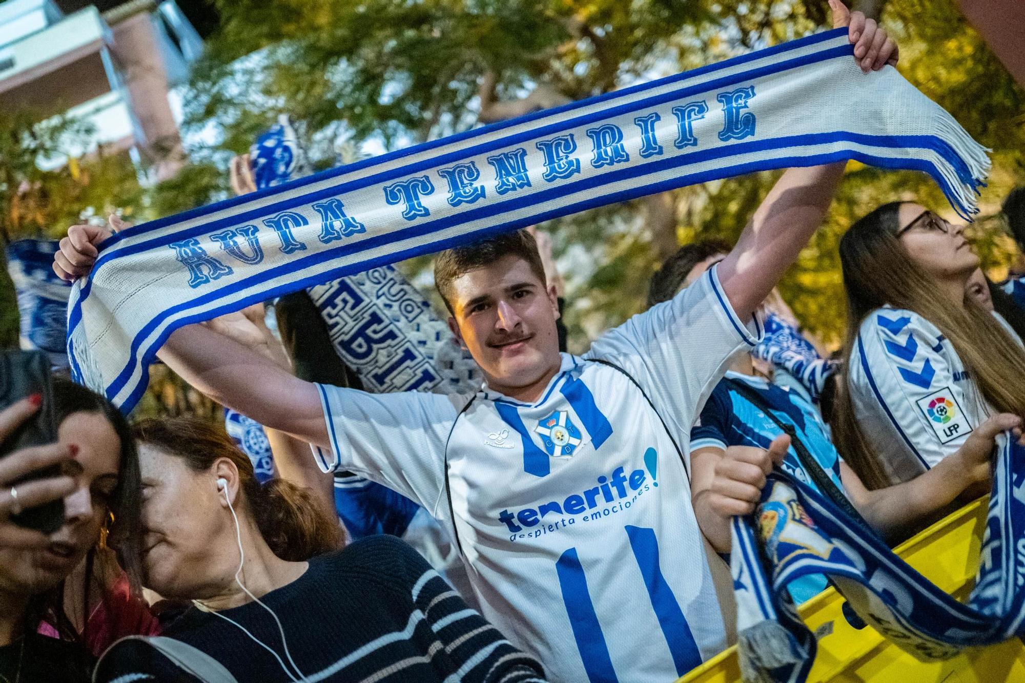 Llegada de la marea amarilla a Tenerife antes del derbi