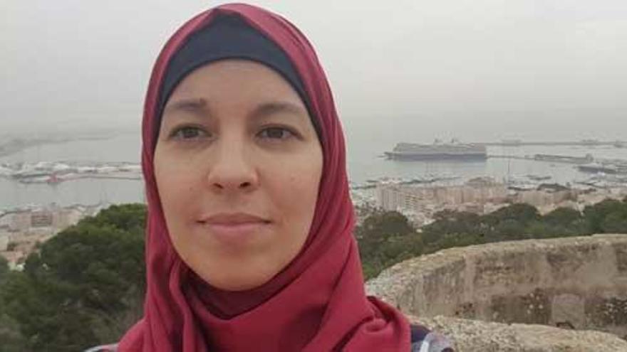 La denuncia de Ana Saidí (en la imagen) contra su empresa por prohibirle llevar hiyab en el trabajo trae a Balears un debate abierto en distintos países de Europa.