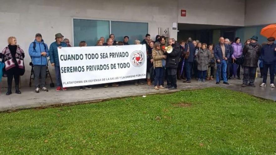 Asistentes a la última concentración convocada por la plataforma. | FOTO CEDIDA A LNE