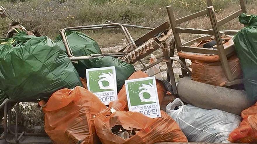 Parte de los residuos recogidos en el bosque municipal de Son Quint.