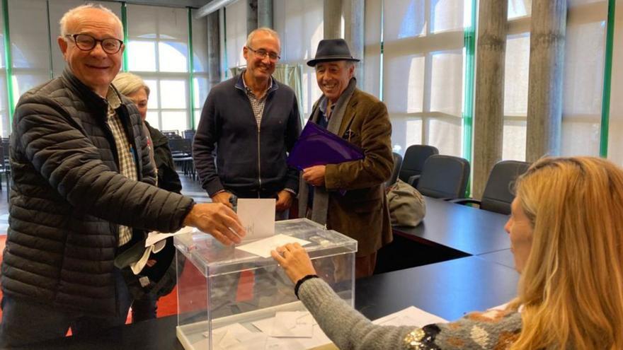 Un ajustado referéndum deja el doble sentido de circulación en el atajo a Patos