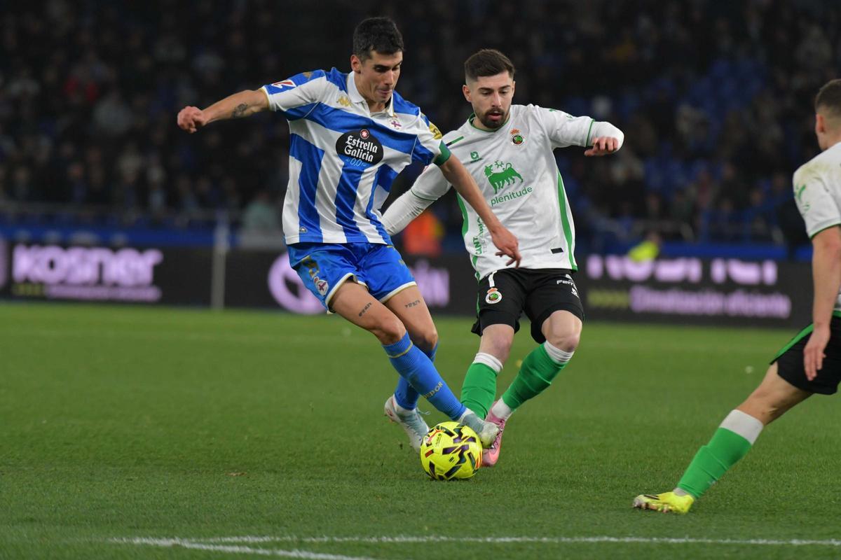 Un Dépor sin fortuna ni puntería cae en Riazor contra el Racing de Santander