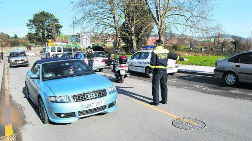 Un hombre resulta herido en una colisión en Pola de Siero