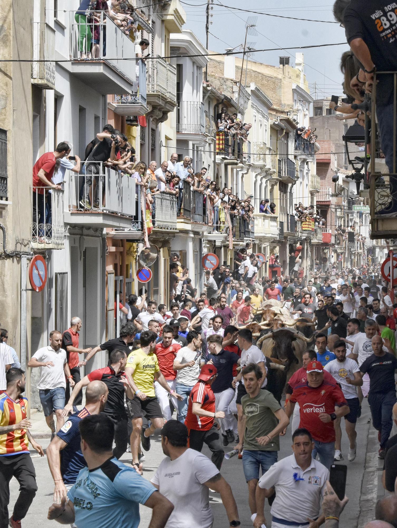 Así fue el encierro de Algarra en Almassora que reunió más de 7.000 asistentes