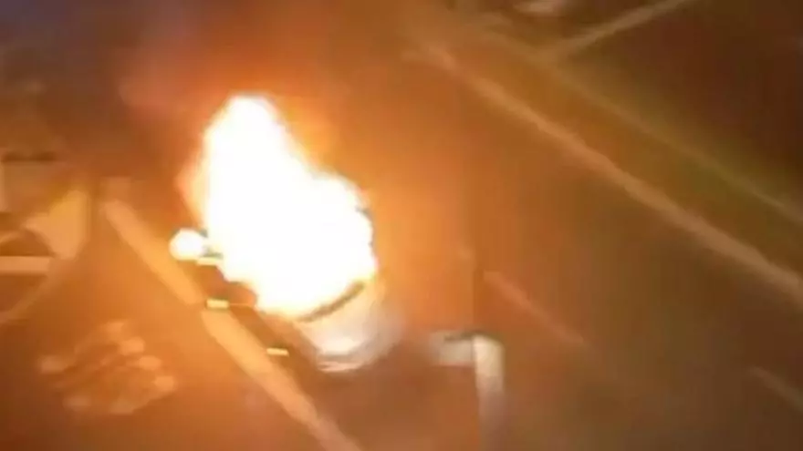 Vídeo: Un coche explota frente al estadio Castalia en Castellón