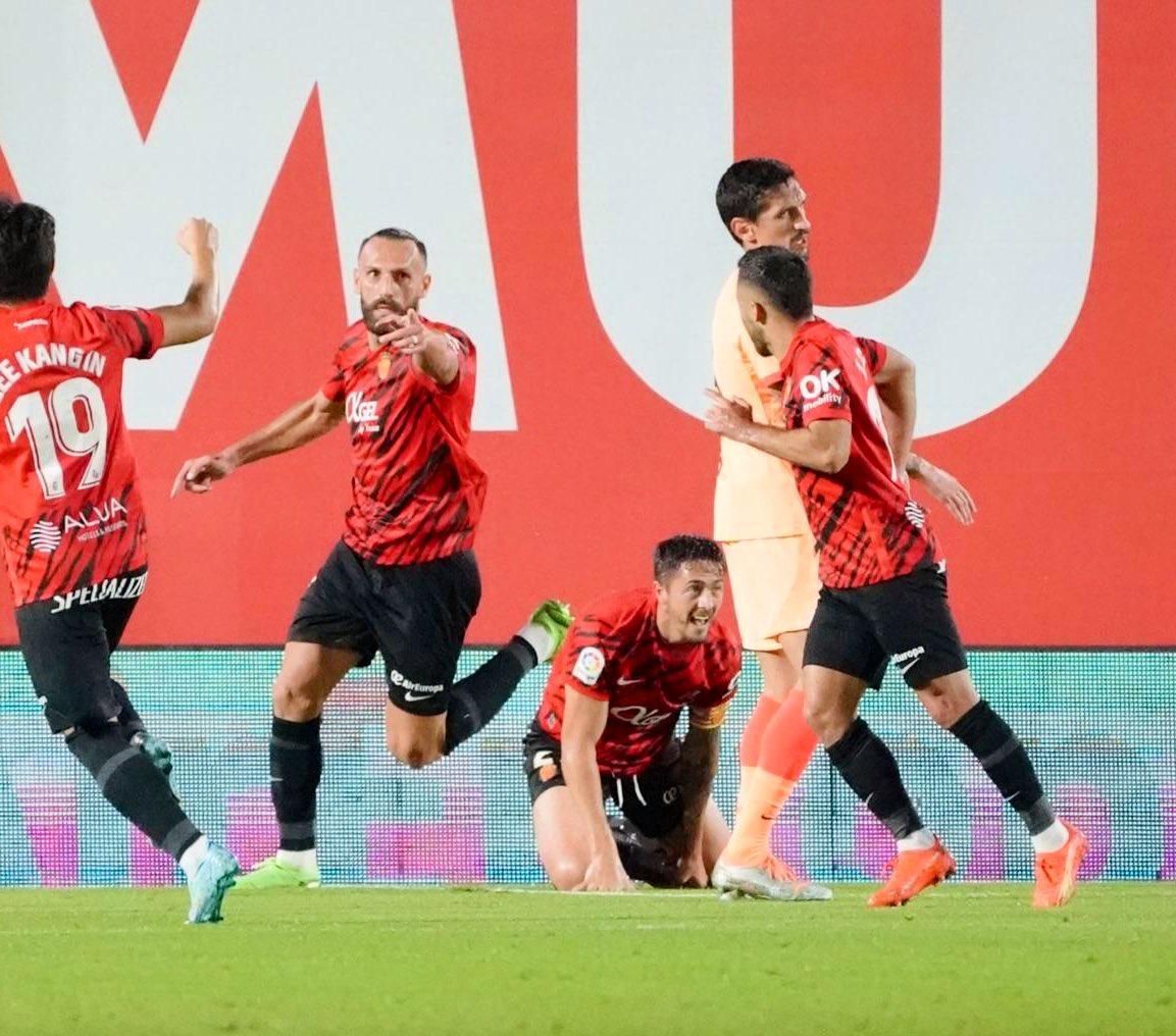 Muriri y su gol de la victoria ante el Atlético de Madrid.