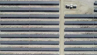 Las grandes plantas solares acarician el ‘sorpasso’ histórico a la eólica como energía con más potencia de España