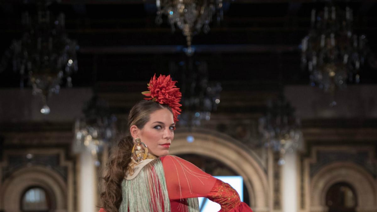 El rojo se corona como tendencia, y reina en la temporada flamenca 2018