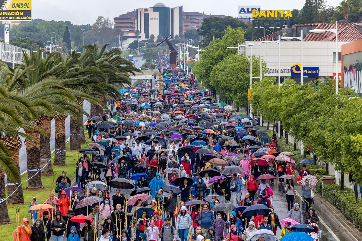 Asistentes a la romería de Santa Faz el año pasado