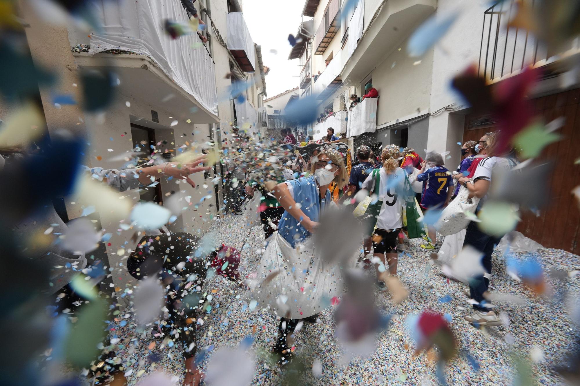 Búscate en el desfile de carrozas y disfraces de l'Anunci de Morella