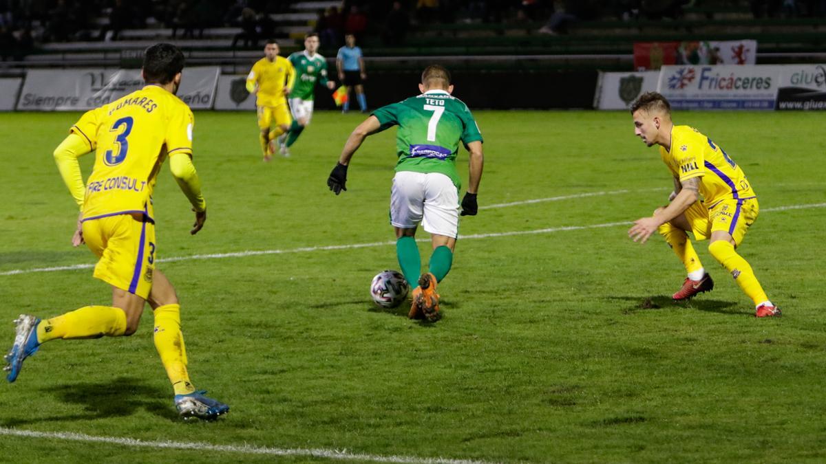 Una acción del partido de Copa del Rey entre el Cacereño y el Alcorcón, en el 2019.