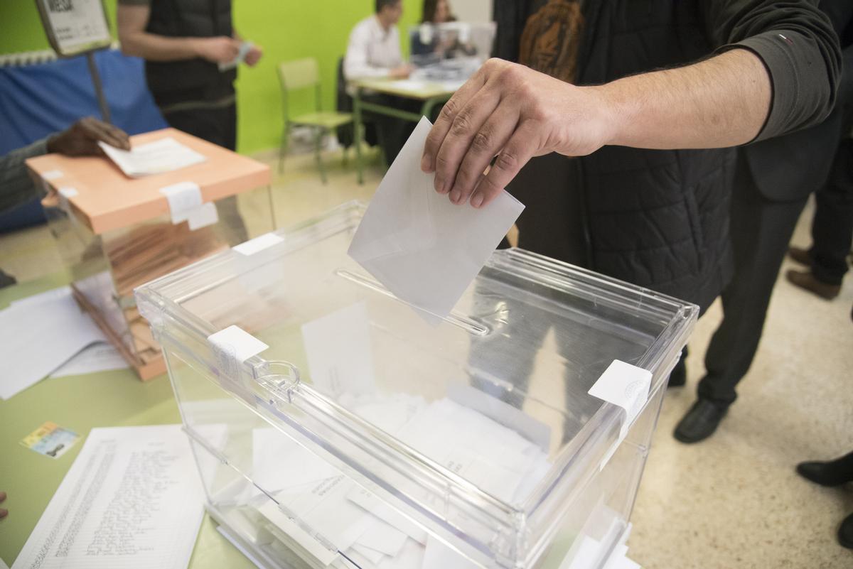 Votacions durant la jornada electoral de les municipals del 2019