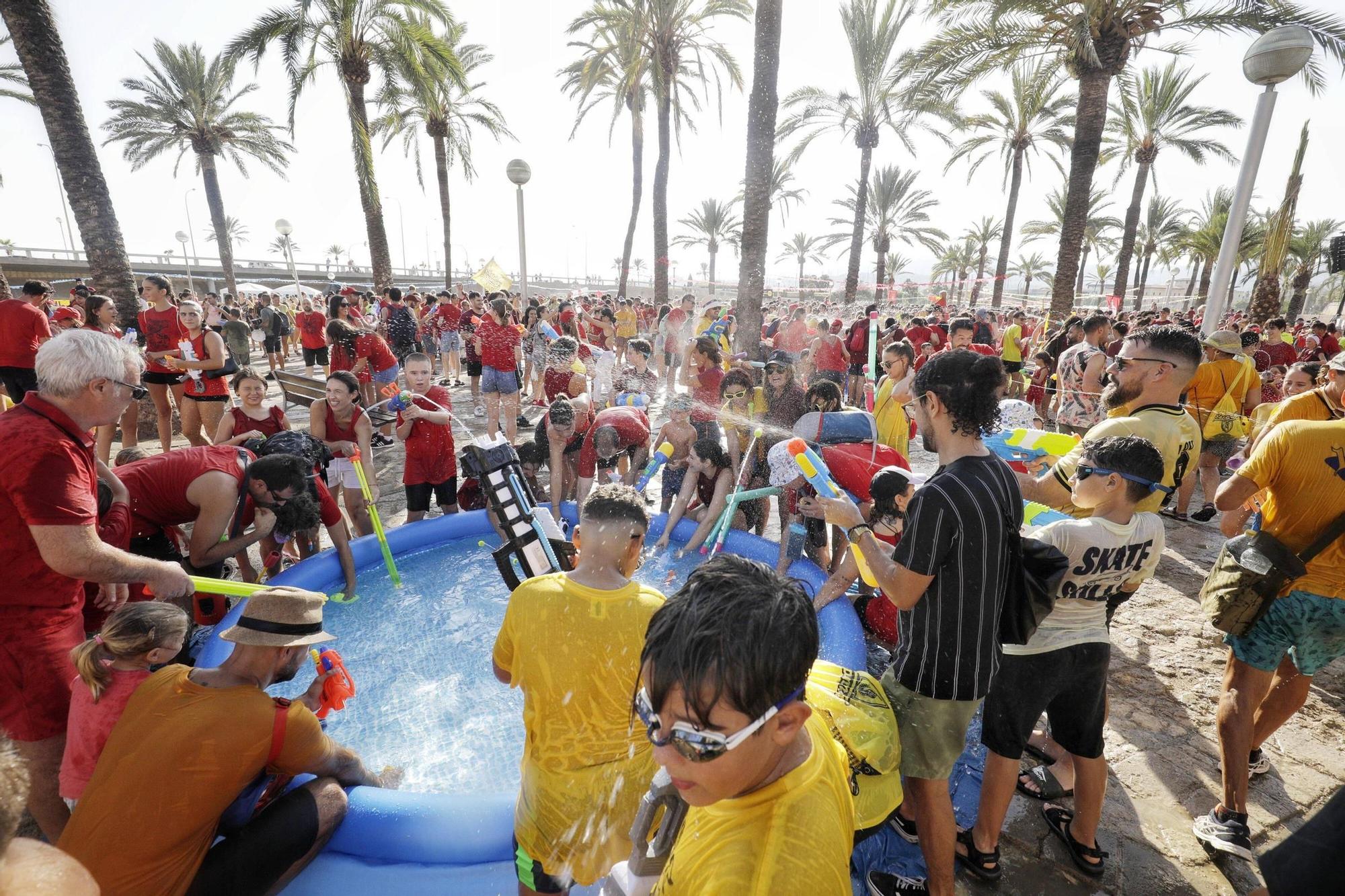 Búscate en la batalla de agua de Canamunt y Canavall