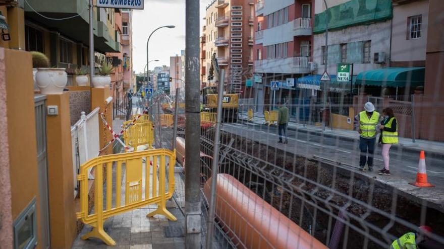 Cierre parcial de una acera de la avenida Venezuela | CARSTEN LAURITSEN