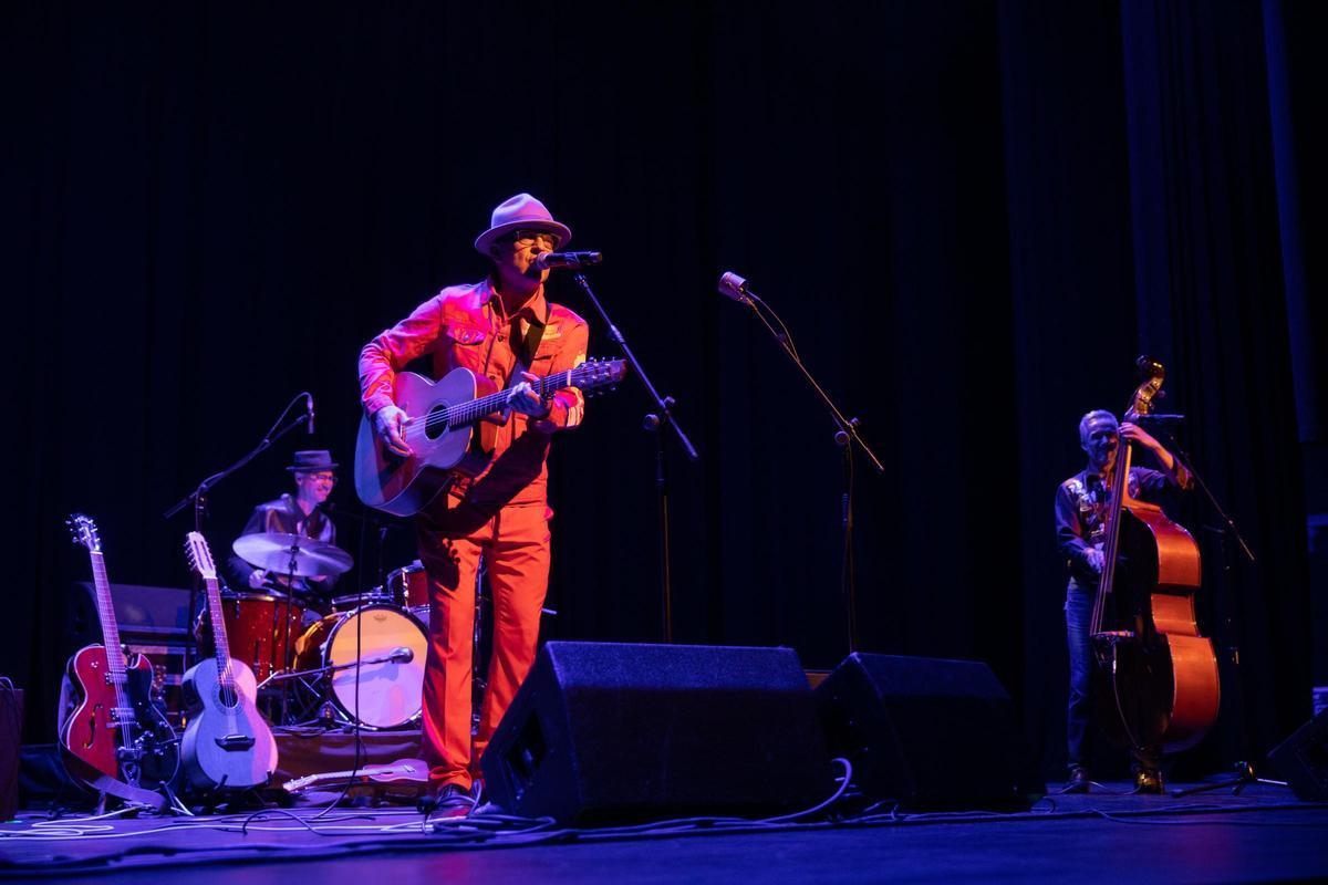 Víctor Coyote, en el concierto que ofreció el sábado en Huesca en el marco del Festival Periferias.
