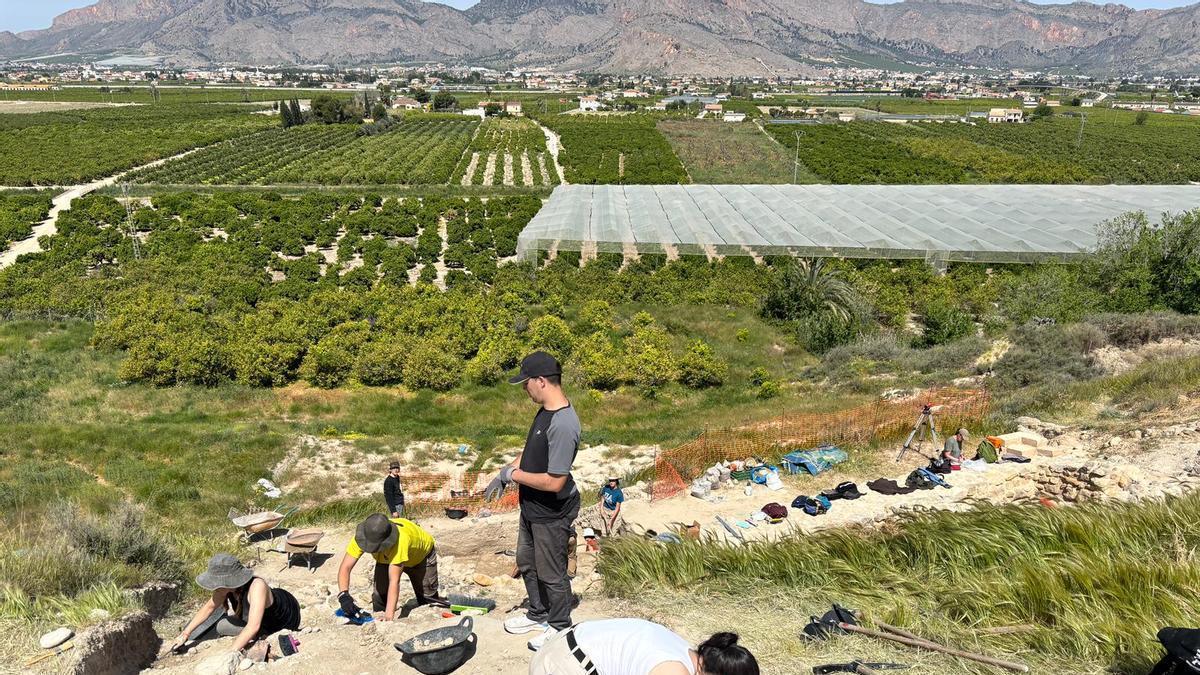 Visita al yacimiento de Los Saladares en Orihuela