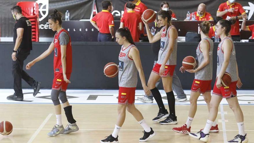 La selección española femenina de baloncesto ya está en Córdoba