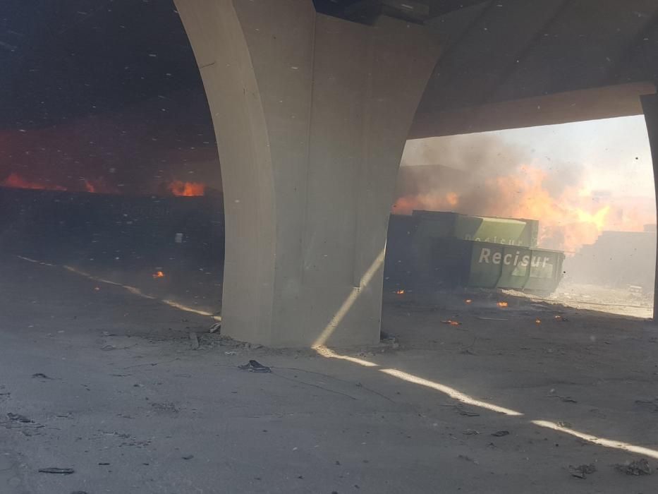 Incendio en el polígono Villa Rosa de Málaga