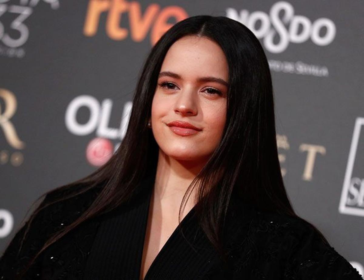 Rosalía con melena ultra lista en los Premios Goya 2019