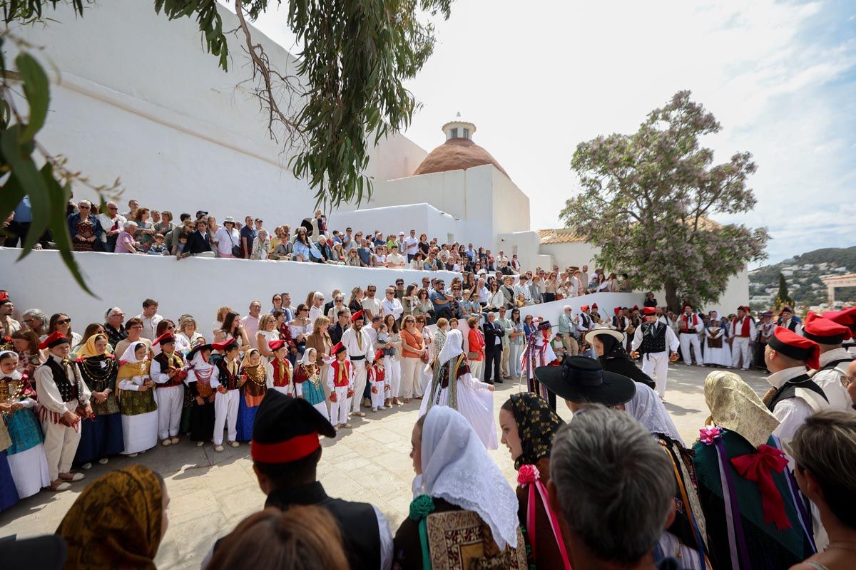 Todas las imágenes de 'Anar a maig' en Santa Eulària