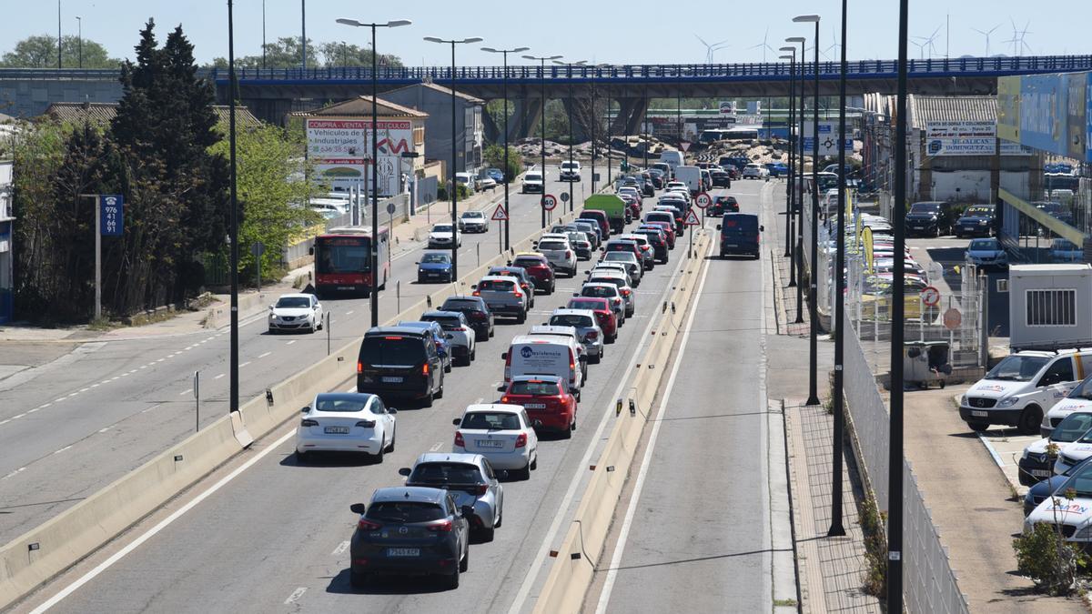 La salida hacia la carretera de Castellón desde Zaragoza, este miércoles, primer día de la operación salida de Semana Santa.