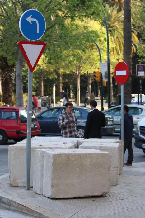 Málaga se blinda con bloques de hormigón en Semana Santa