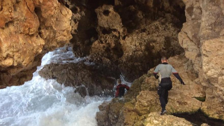 Rescatan a tres buceadores en la cala del Moraig de Benitatxell