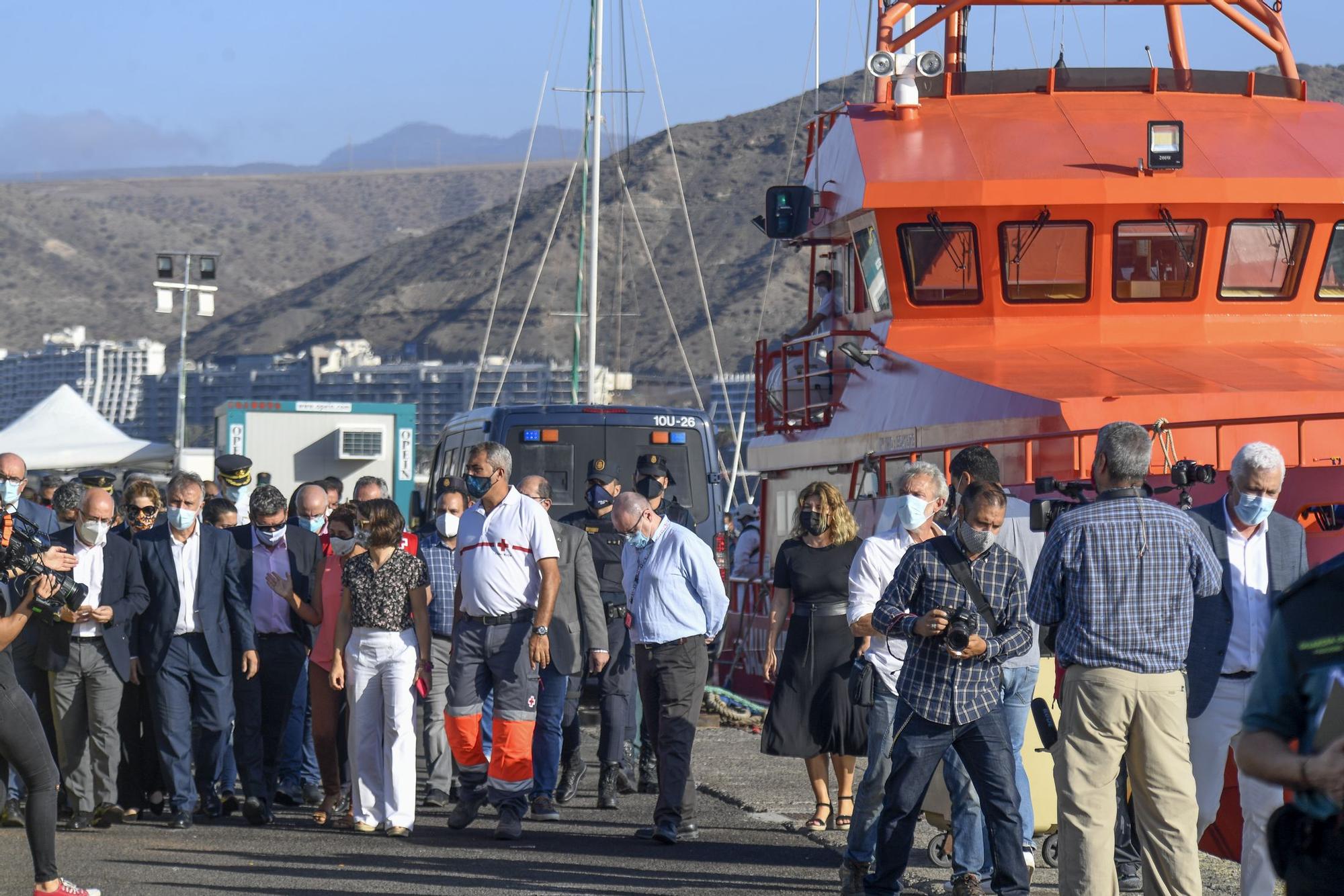 Escrivá visita el muelle de Arguineguín