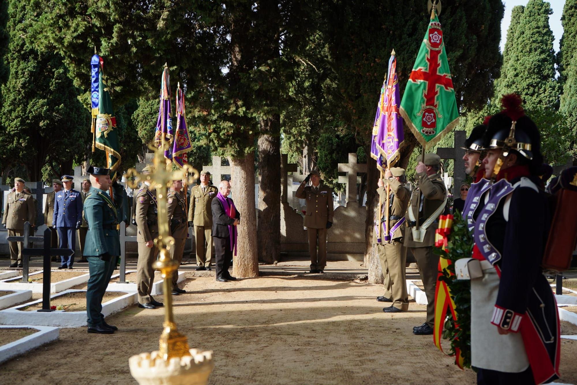 GALERÍA | El homenaje a las Fuerzas Armadas en el cementerio de Zamora, en imágenes