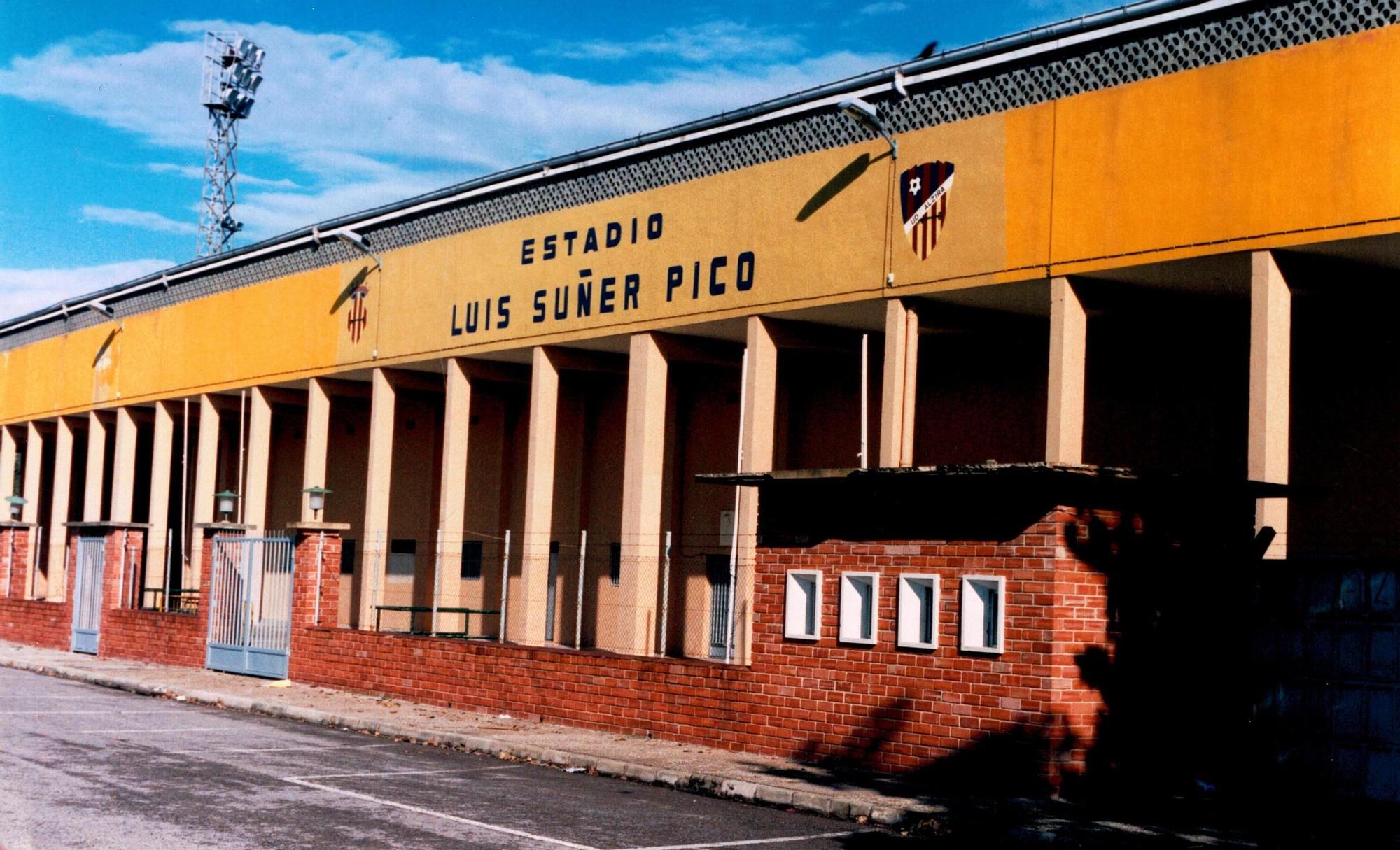 Repaso en imágenes a los 50 años del estadio Luis Suñer de Alzira