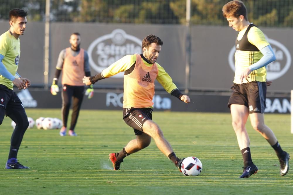 Eduardo Berizzo trabaja con el equipo a contrarreloj para preparar el encuentro de Copa ante el Valencia