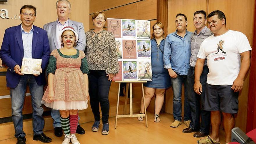 El alcalde de Valsequillo, Francisco Atta, primero por la izquierda, ayer en la presentación del programa.