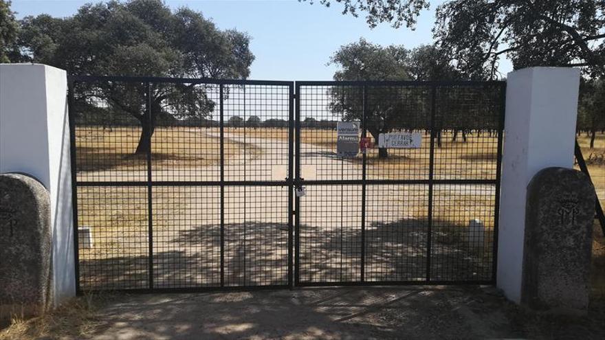 Denuncian que un camino público de acceso al dolmen de Guadalperal está cerrado