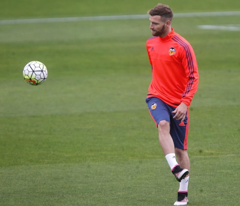 Último entrenamiento del Valencia antes del partido contra el Real Madrid