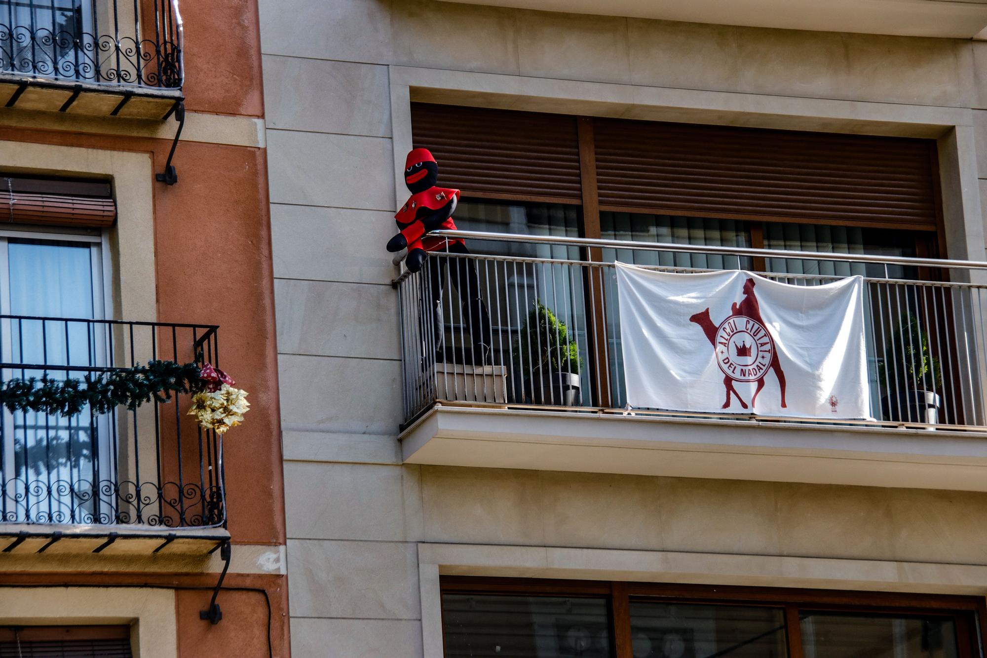 La Navidad se cuela por los balcones de Alcoy