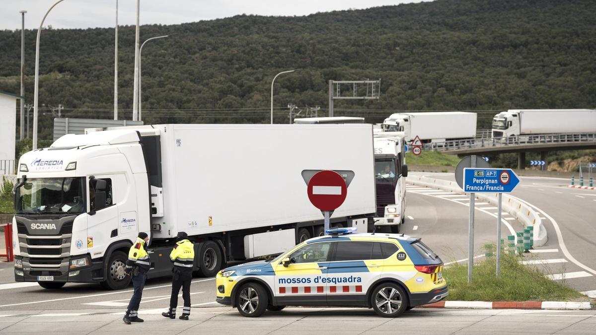 Agentes de Mossos d'Esquadra en una imagen de archivo