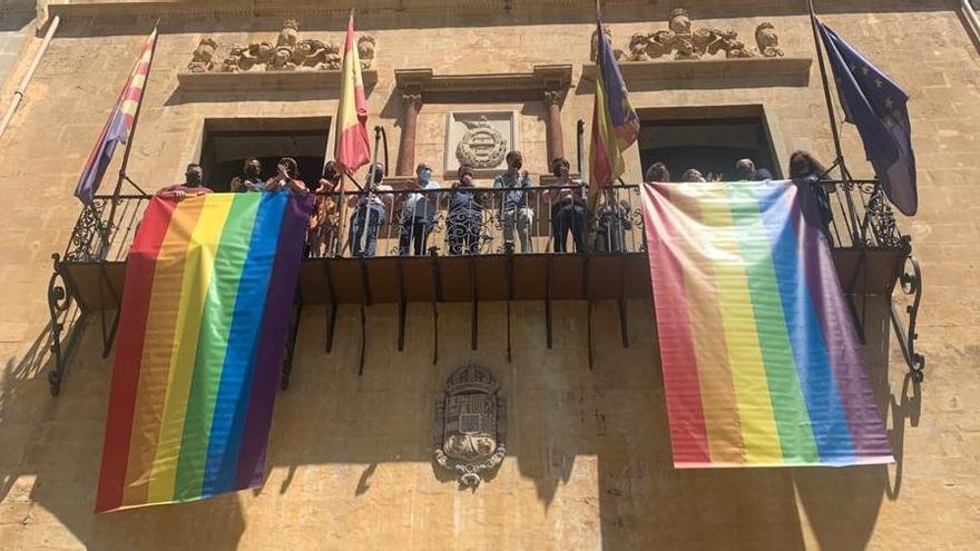 Elche conmemora el Día Internacional del Orgullo LGTBI